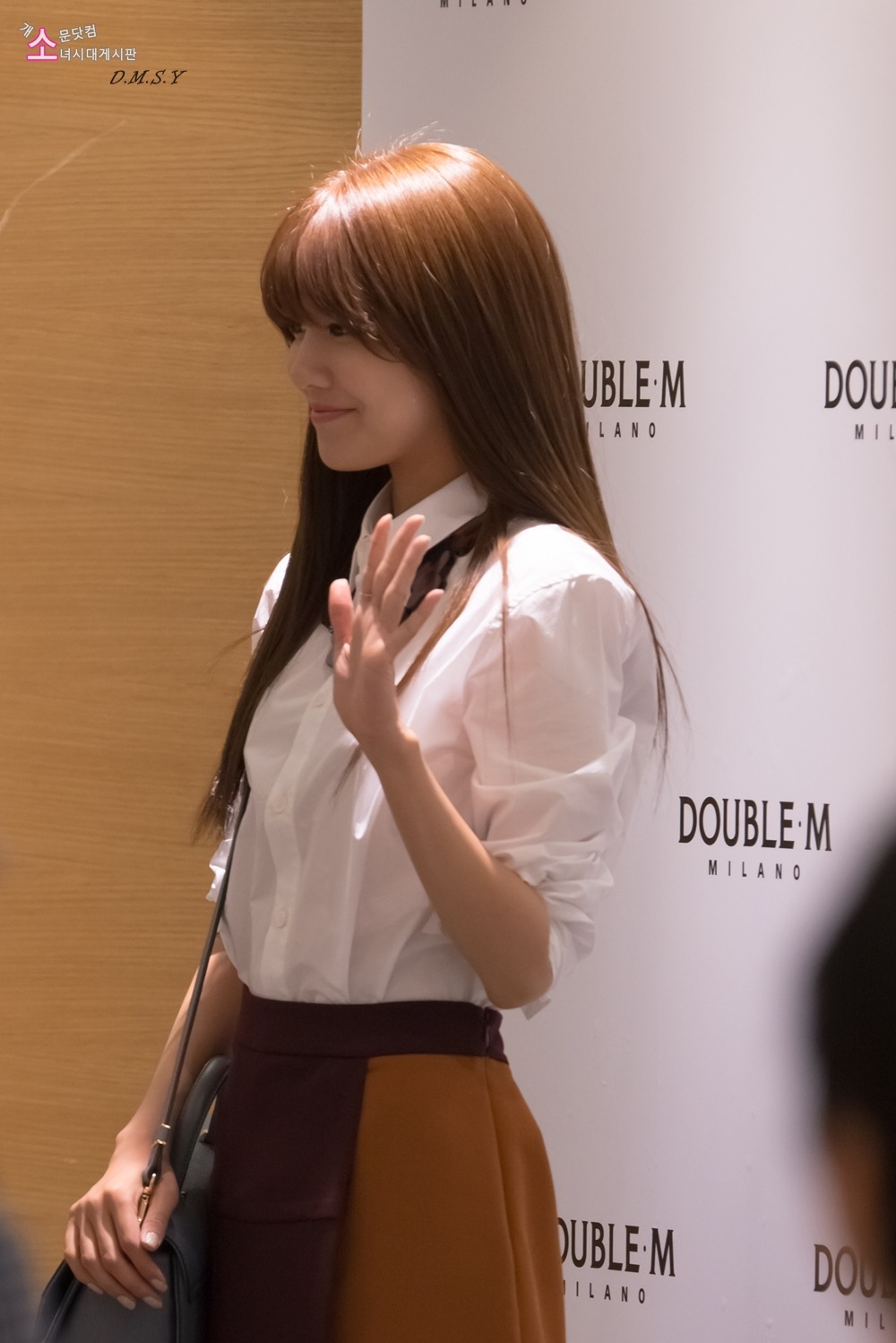[PIC][23-07-2013]SooYoung xuất hiện tại buổi fansign thứ 3 cho thương hiệu "Double M" vào chiều nay   015CBA4751EEA38321EA8B