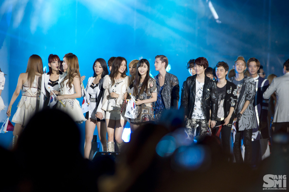 [PIC][25-08-2012]Hình ảnh mới nhất từ Concert "14th Korea-China Music Festival in Yeosu" của SNSD - Page 4 1150B1405039BE530DA86C