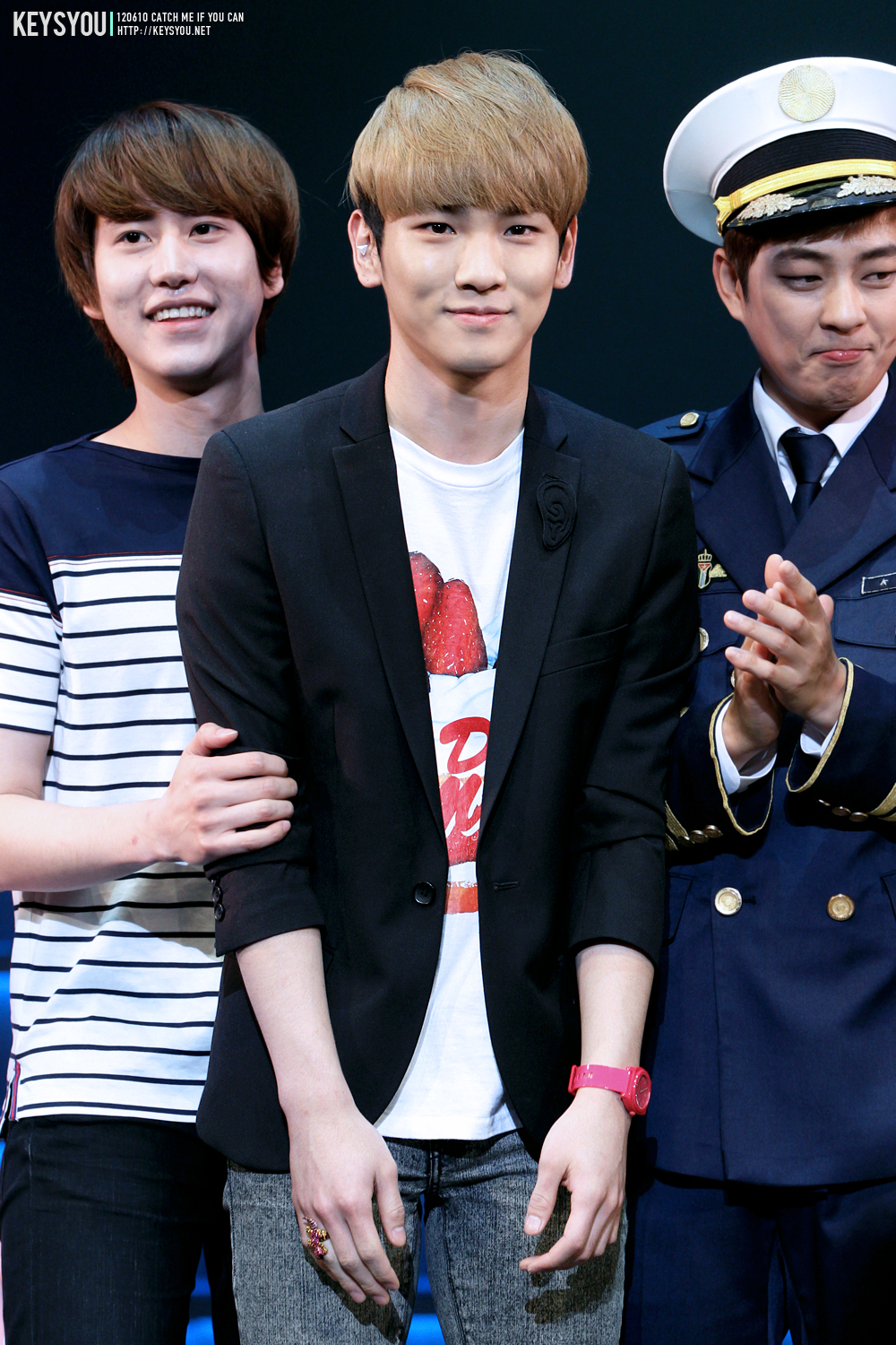 120610 Key @ Catch me if can can bidding Goodbye  15059A4B4FE18D0E247118