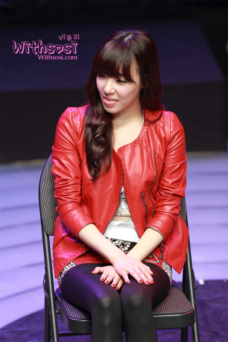 [PIC][23-01-2012]HÌNH ẢNH CỦA TIFFANY TRONG VỞ "FAME"  - Page 2 161882434EBA811B498FDF