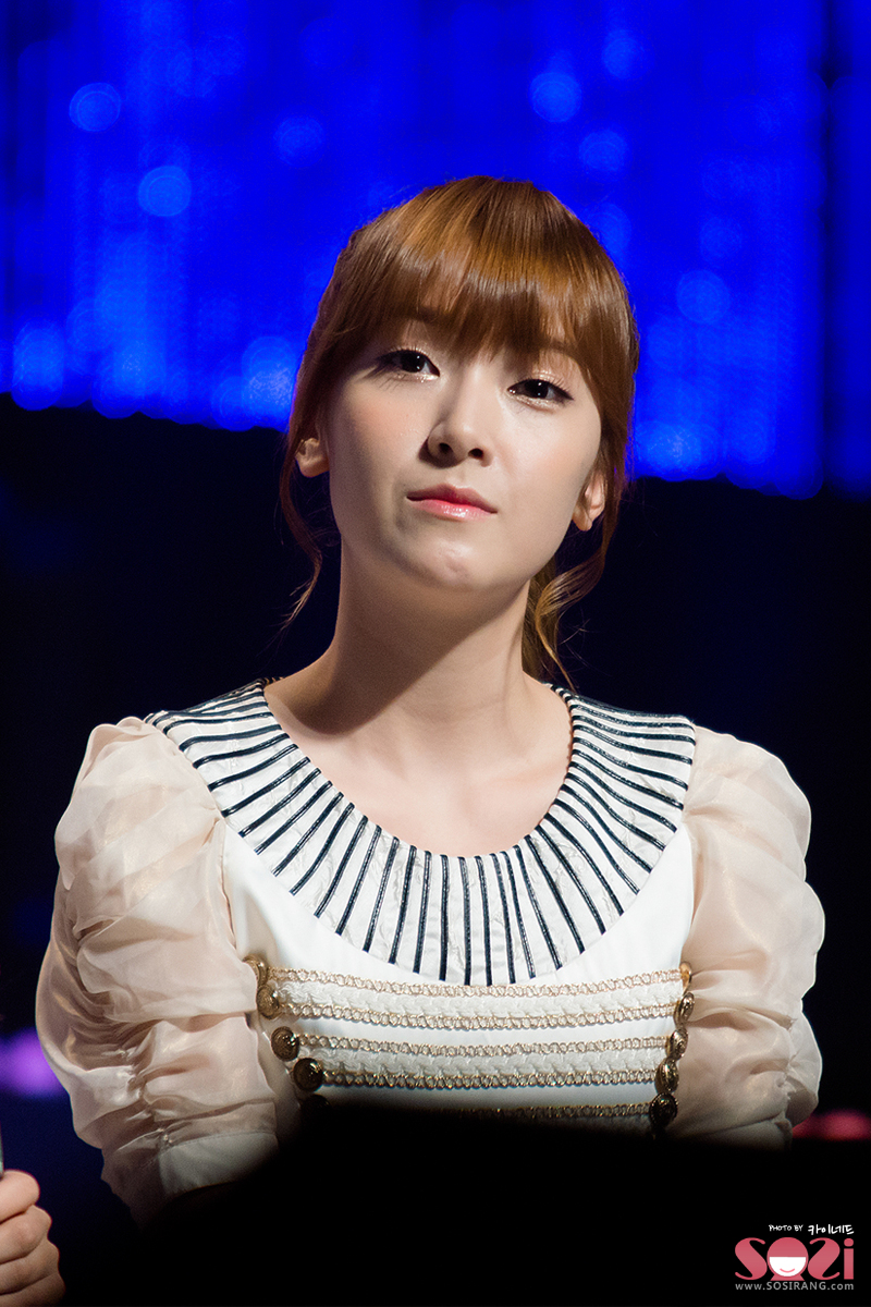 [PIC][01-09-2012]SNSD tại buổi Giao lưu và Ký tặng cho fan hâm mộ được tổ chức bởi thương hiệu "LOOK" vào chiều nay - Page 24 165B433B5049FA0E179EE0