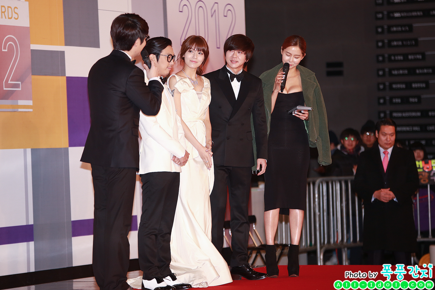 [PIC][30-12-2012]Hình ảnh mới nhất của MC SooYoung tại "2012 SBS Entertainment Awards" tối nay 1820294A50E06E6531EEC7