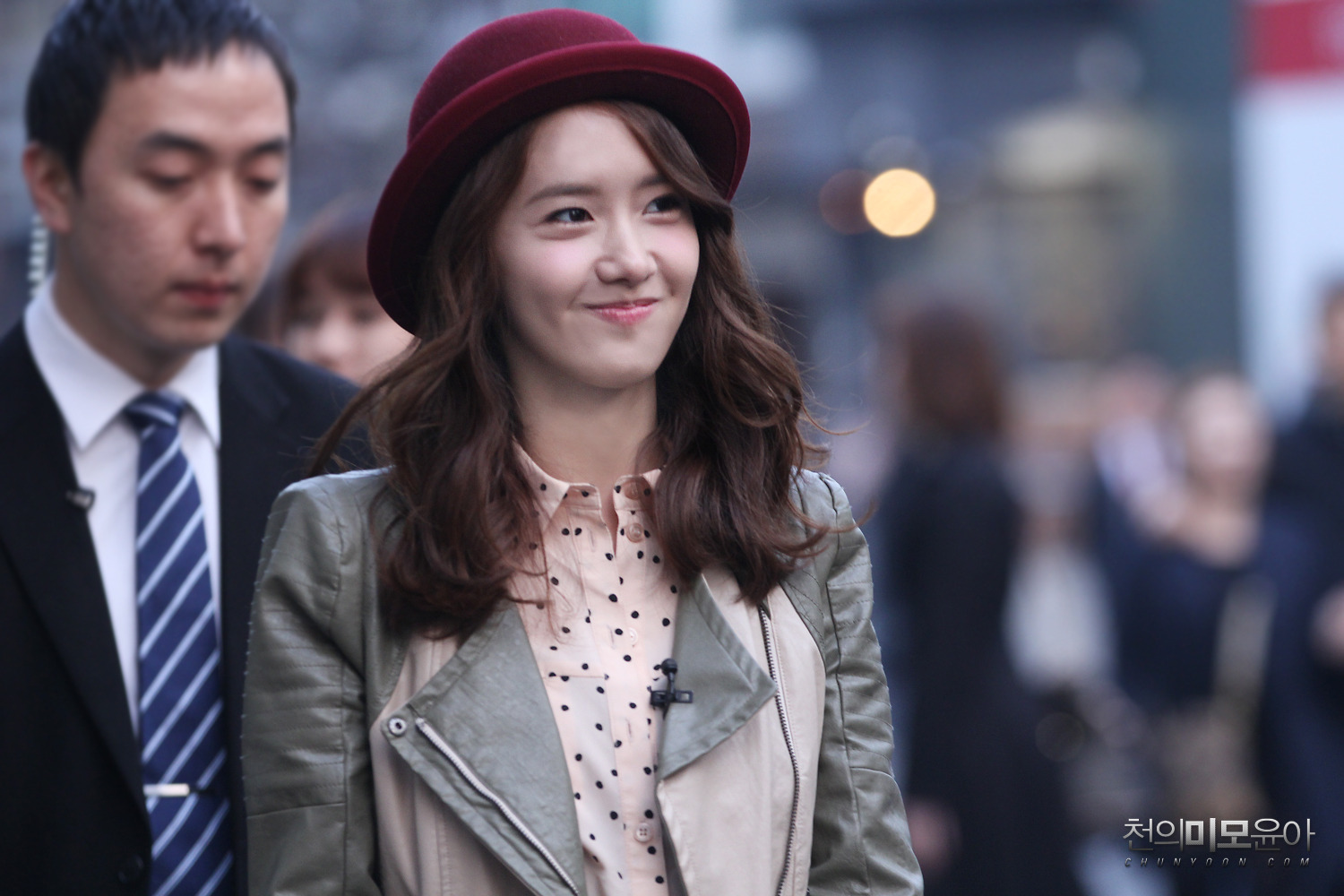 [OTHER][31-12-2011]YoonA tại trường quay của bộ phim " Love Rain " - Page 21 184C174B4F7F1F051FE7CB