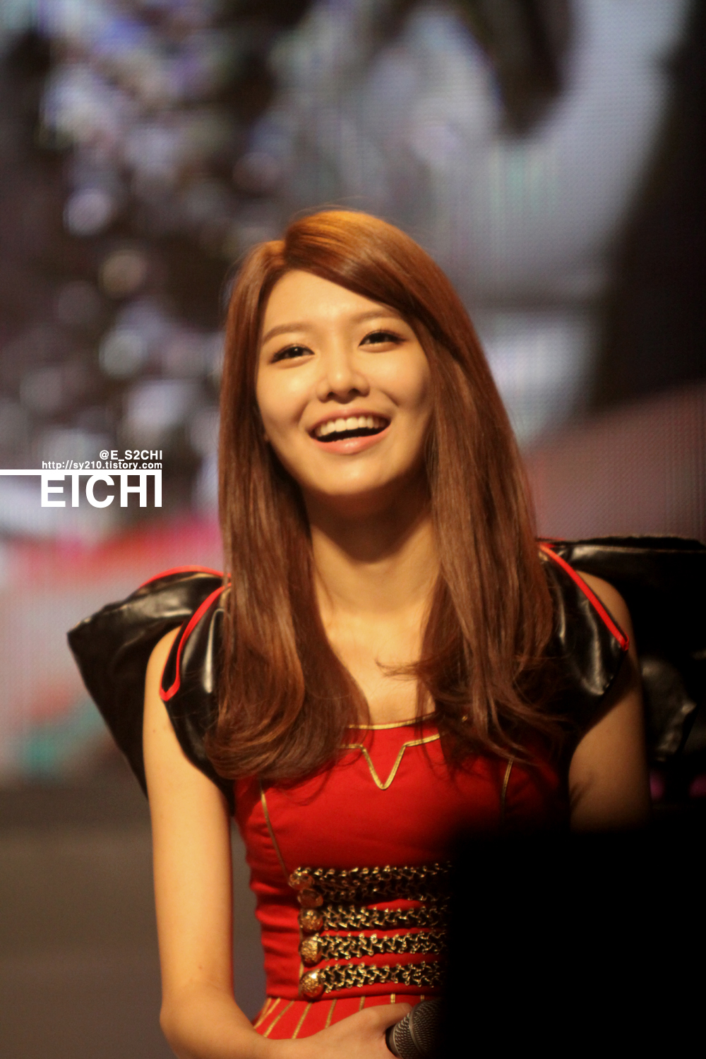 [PIC][01-09-2012]SNSD tại buổi Giao lưu và Ký tặng cho fan hâm mộ được tổ chức bởi thương hiệu "LOOK" vào chiều nay - Page 6 19050E49504312CE333ABD