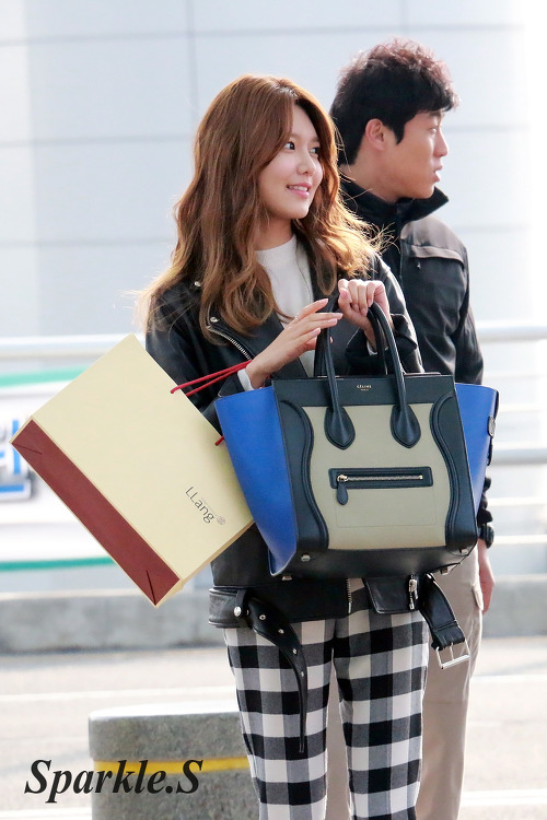 [PIC][04-02-2015]SooYoung xuất phát đi Hồng Kông để tham dự buổi fansign cho thương hiệu mỹ phẩm "LLang" - Page 6 216C134754FF18DC0F49EA