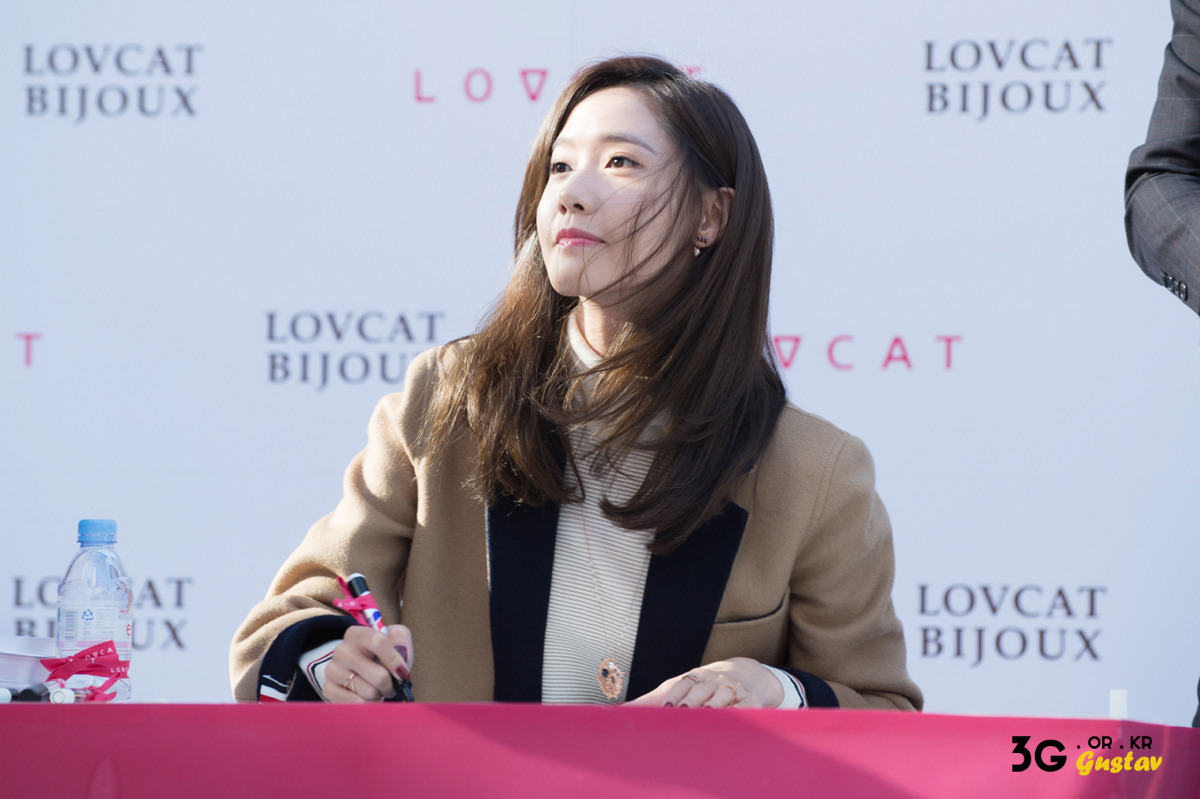 [PIC][24-10-2015]YoonA tham dự buổi fansign cho thương hiệu "LOVCAT" vào chiều nay - Page 3 22027F36562CDCD435AB50