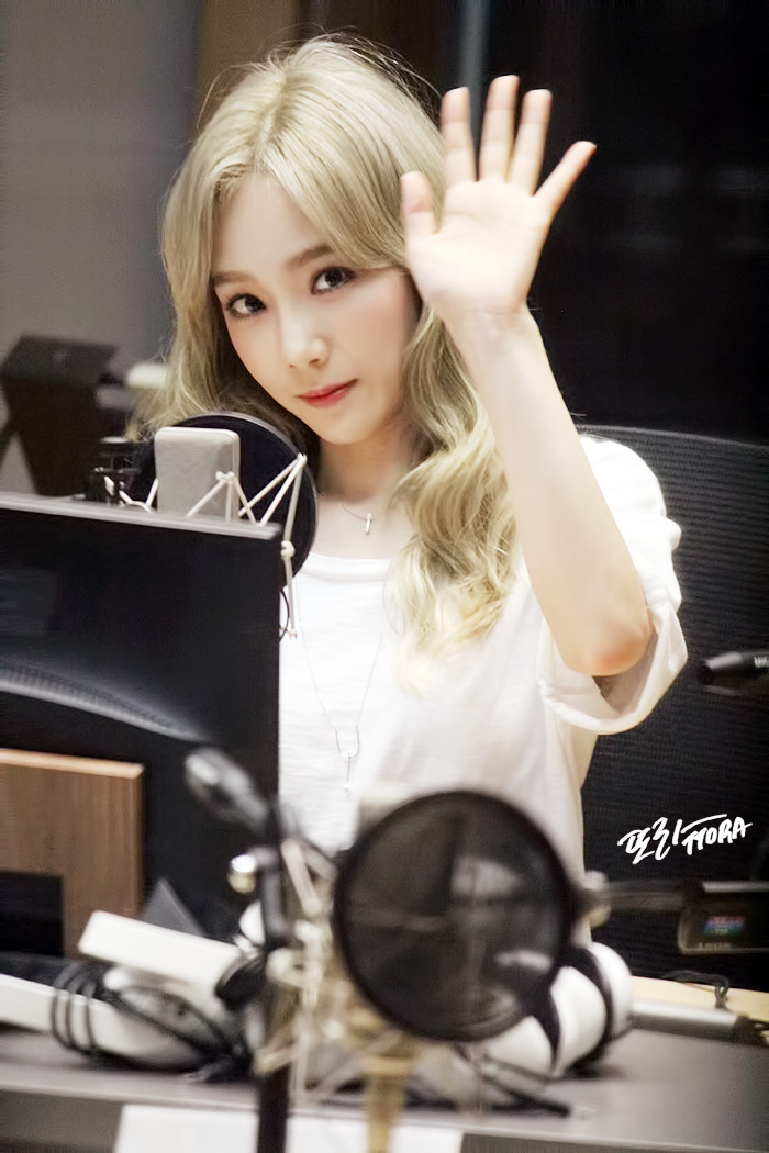 [OTHER][06-02-2015]Hình ảnh mới nhất từ DJ Sunny tại Radio MBC FM4U - "FM Date" - Page 31 2222C54A5645C73C1470A6