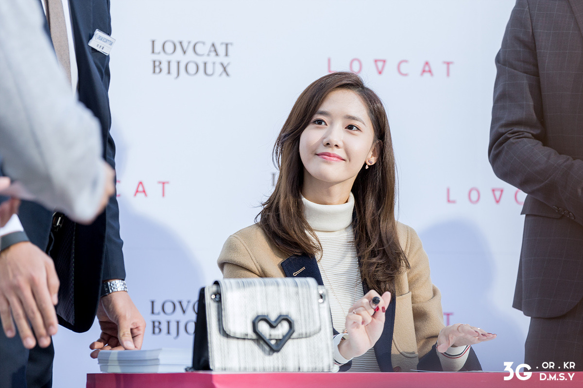 [PIC][24-10-2015]YoonA tham dự buổi fansign cho thương hiệu "LOVCAT" vào chiều nay - Page 6 224B394556383F00132E68