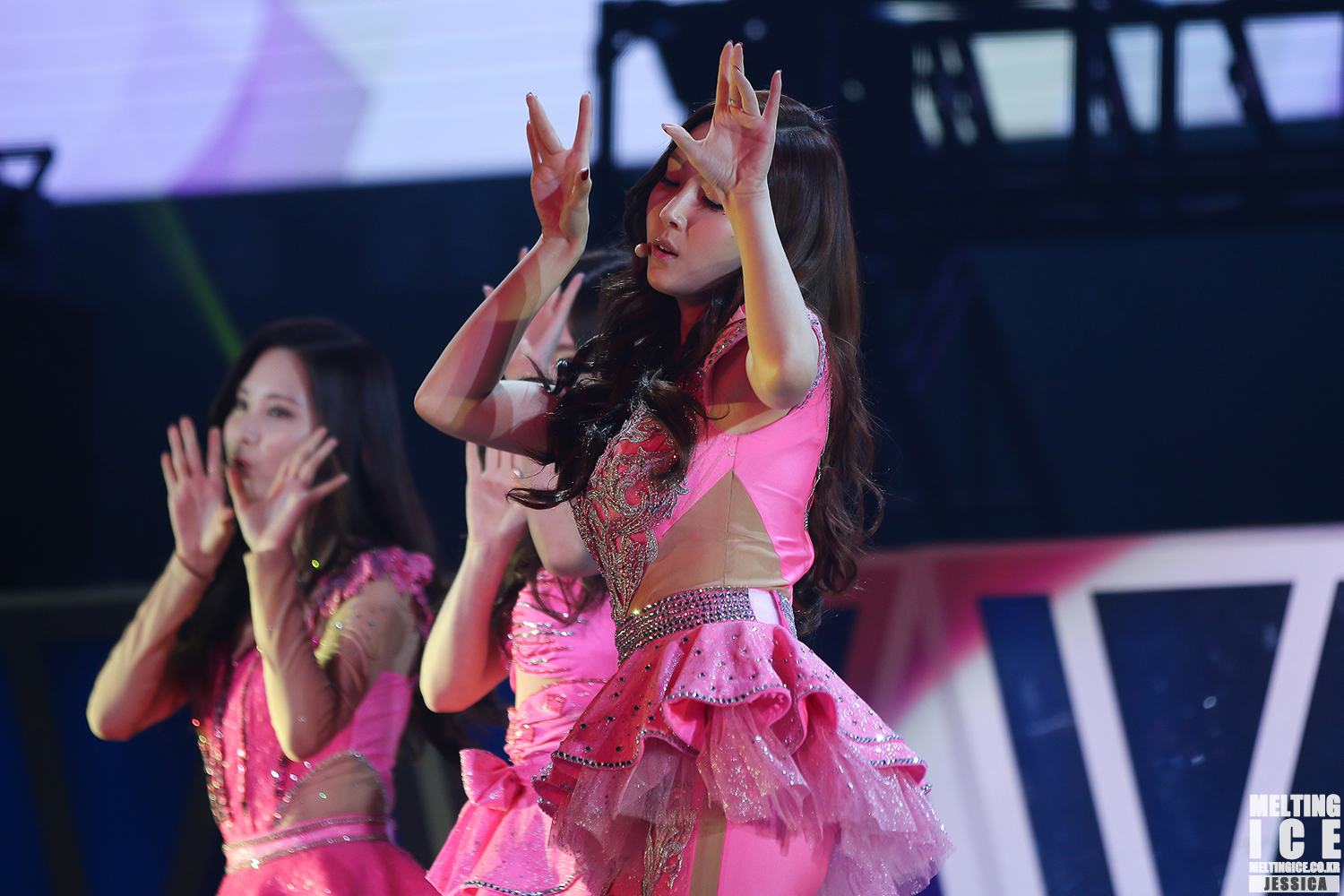 [PIC][08/09/10-11-2013]Hình ảnh mới nhất từ "2013 Girls' Generation's World Tour – Girls & Peace in HongKong" của SNSD (P3)  - Page 8 2252ED3452CE00E724FB95