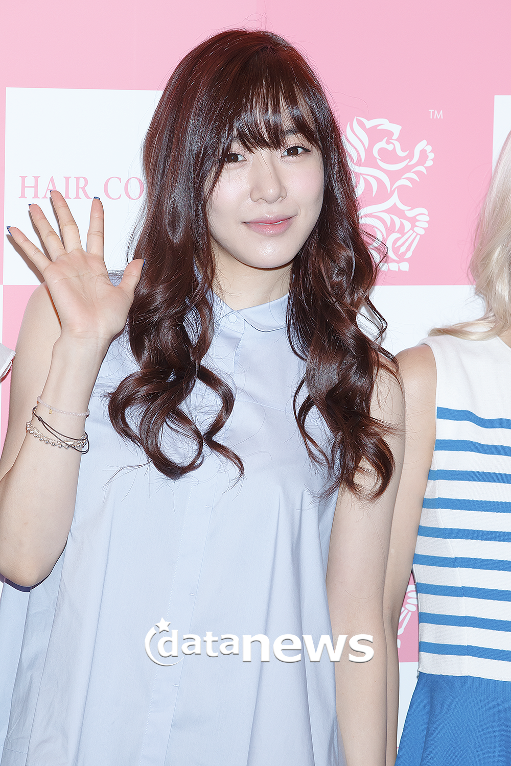 [PIC][26-07-2013]Tiffany - TaeYoen - SeoHyun và HyoYeon xuất hiện tại buổi fansign cho "Hair Couture" vào chiều nay 226A233D51F66FC82F5E9C