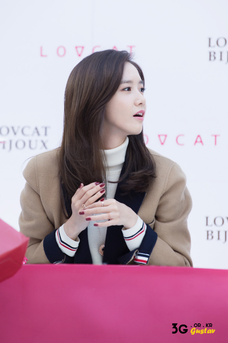 [PIC][24-10-2015]YoonA tham dự buổi fansign cho thương hiệu "LOVCAT" vào chiều nay - Page 3 23058438562CDCE42B9C9D