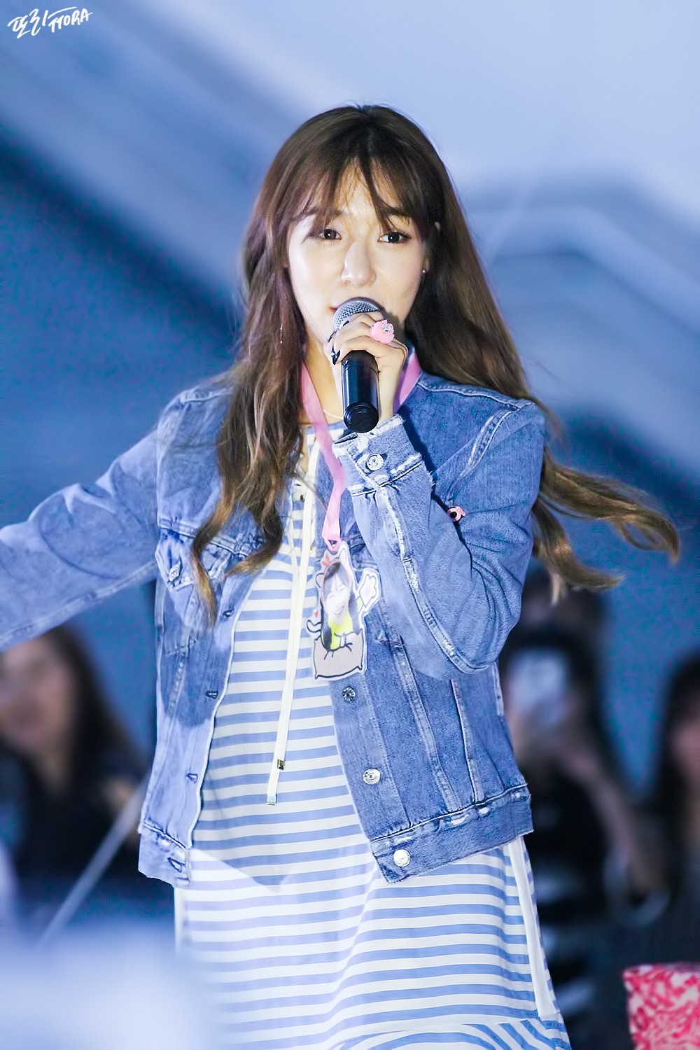 [PIC][06-06-2016]Tiffany tham dự buổi Fansign cho "I Just Wanna Dance" tại Busan vào chiều nay - Page 5 2337944257CEB45233E740