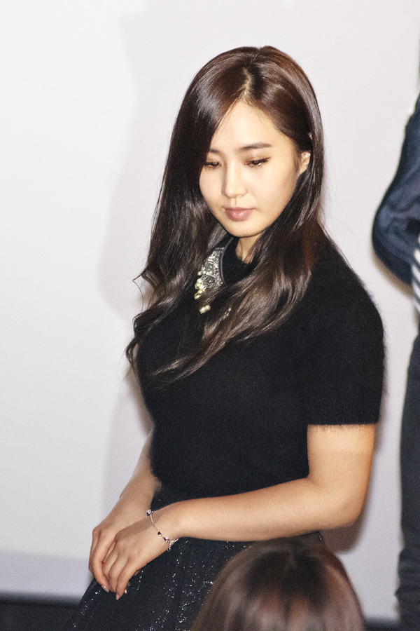 [PIC][30-10-2013]Yuri tham dự "No Breathing Greeting Event" vào tối nay - Page 2 2356823652717E953CF078