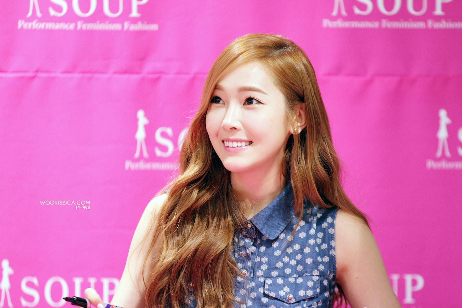 [PIC][04-04-2014]Jessica tham dự buổi fansign cho thương hiệu "SOUP" vào trưa nay - Page 3 2432303A539ECF651CBEB5