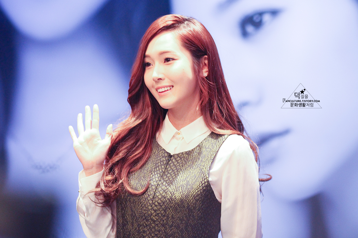 [PIC][01-12-2013]Jessica xuất hiện tại buổi fansign thứ 2 cho thương hiệu "STONEHENgE" vào trưa nay - Page 3 2445993E52C0394B063120