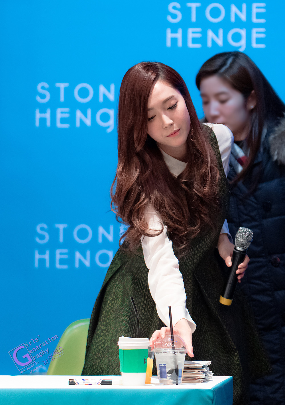 [PIC][01-12-2013]Jessica xuất hiện tại buổi fansign thứ 2 cho thương hiệu "STONEHENgE" vào trưa nay - Page 2 24580E4C529DFD9519AC03