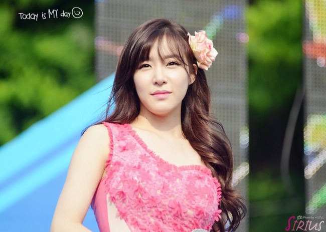 [PIC][25-05-2013]TaeTiSeo biểu diễn tại "Kyungbok Alumni Festival" ở trường THPT Kyungbok vào chiều nay - Page 9 246A9D4051F92010073045