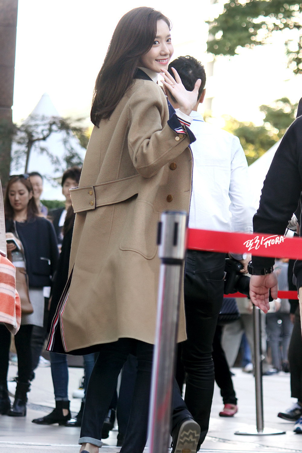 [PIC][24-10-2015]YoonA tham dự buổi fansign cho thương hiệu "LOVCAT" vào chiều nay - Page 6 246D3648565AF03B1E1425