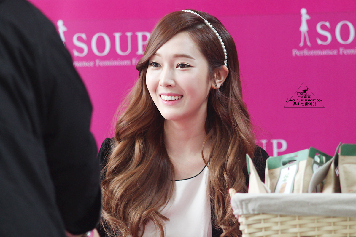 [PIC][04-04-2014]Jessica tham dự buổi fansign cho thương hiệu "SOUP" vào trưa nay - Page 2 264E633553495CF22D2779