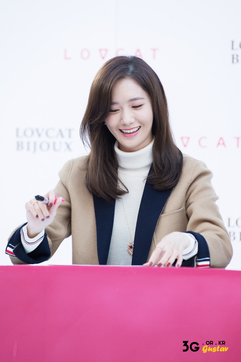 [PIC][24-10-2015]YoonA tham dự buổi fansign cho thương hiệu "LOVCAT" vào chiều nay - Page 3 26556035562CDCEF18D36B