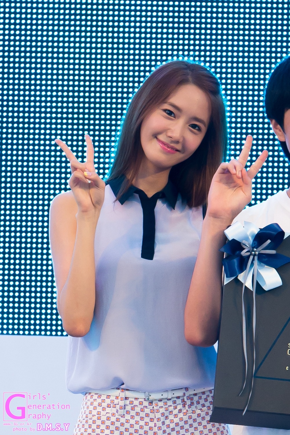 [PIC][29-07-2013]YoonA xuất hiện tại sự kiện SKT ở "Changwon Mechanical High School" cùng SHINee MinHo vào chiều nay  - Page 2 265B0343521D725817B0E7