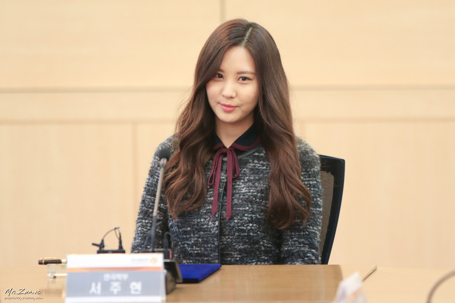 [PIC][19-11-2013]SeoHyun gửi tặng 100 triệu Won cho Trường ĐH Dongguk của cô vào trưa nay 267F2544528B340B2FBF18
