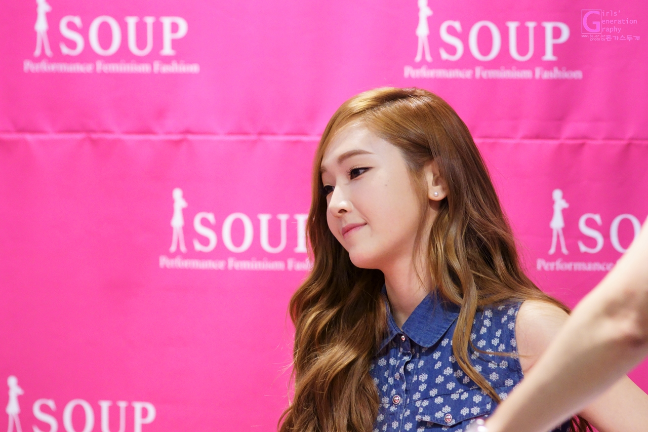 [PIC][04-04-2014]Jessica tham dự buổi fansign cho thương hiệu "SOUP" vào trưa nay - Page 3 273E0F38539DC1540B3B0D