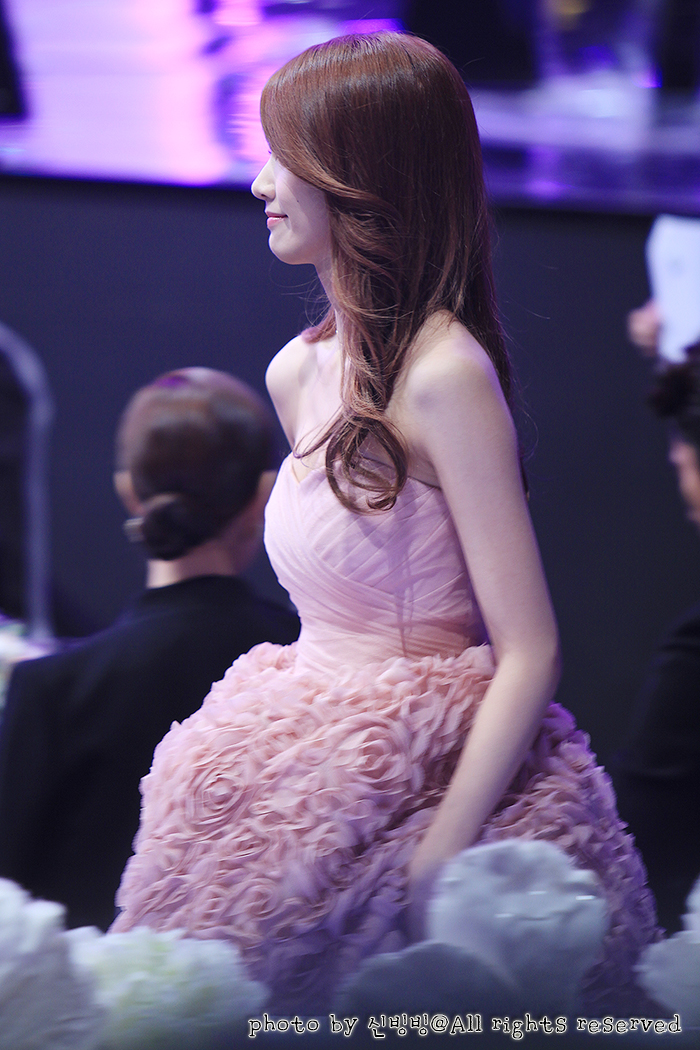 [PIC][31-12-2012]YoonA xuất hiện tại "KBS Drama Awards 2012" vào tối nay - Page 3 177E9F3350E46E110A572A