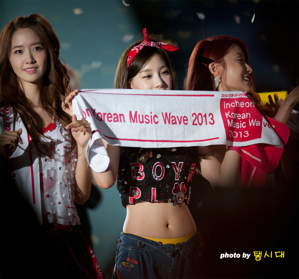 [PIC][01-09-2013]Hình ảnh mới nhất từ "Incheon Korean Music Wave 2013" của SNSD và MC YulTi vào tối nay - Page 4 2132873F5229D9EC21A66A