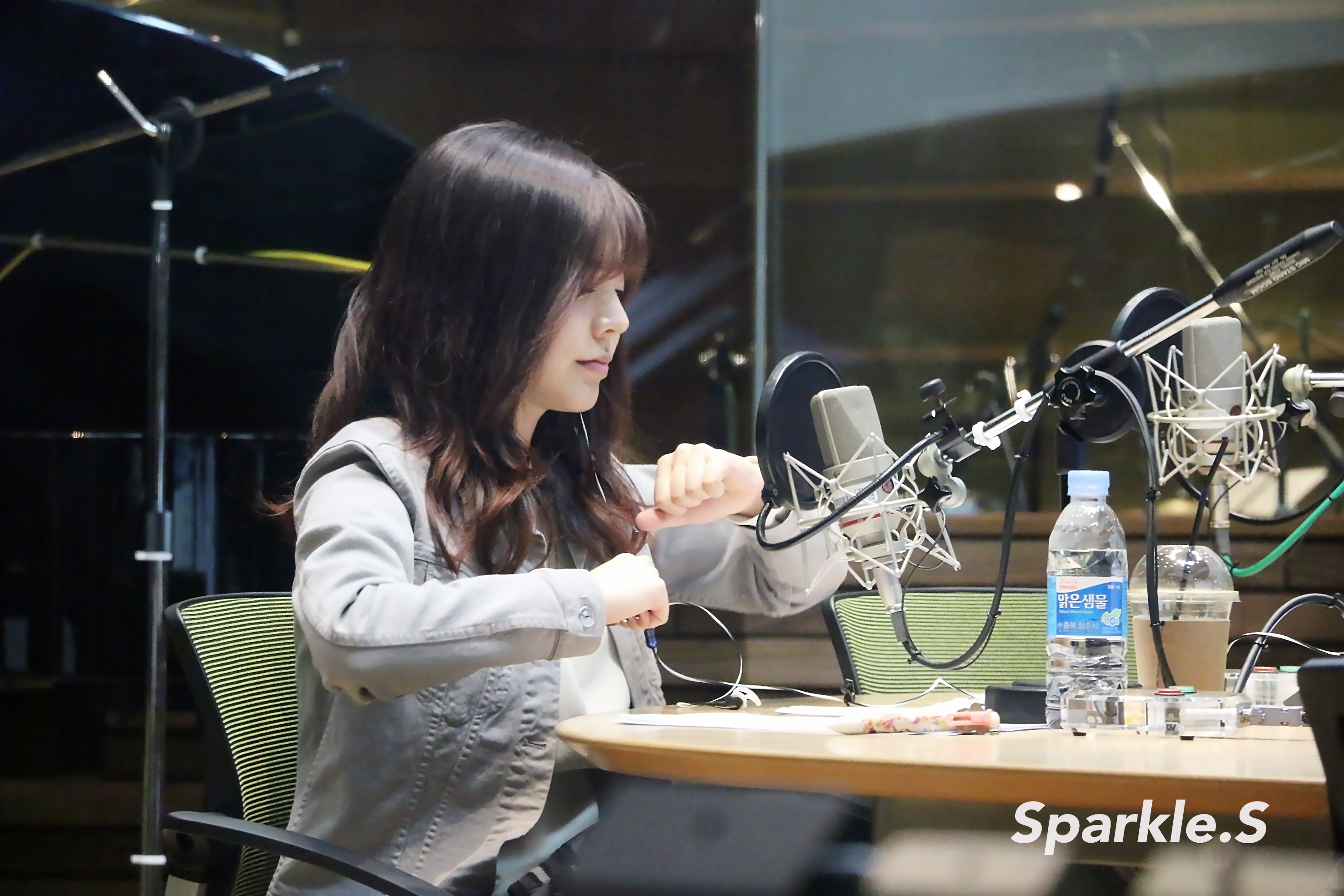 [OTHER][06-02-2015]Hình ảnh mới nhất từ DJ Sunny tại Radio MBC FM4U - "FM Date" - Page 5 221DAD3B550B000A057929