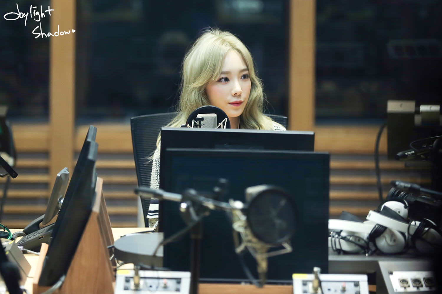 [OTHER][06-02-2015]Hình ảnh mới nhất từ DJ Sunny tại Radio MBC FM4U - "FM Date" - Page 32 2268FB3F56A0B3062708EB