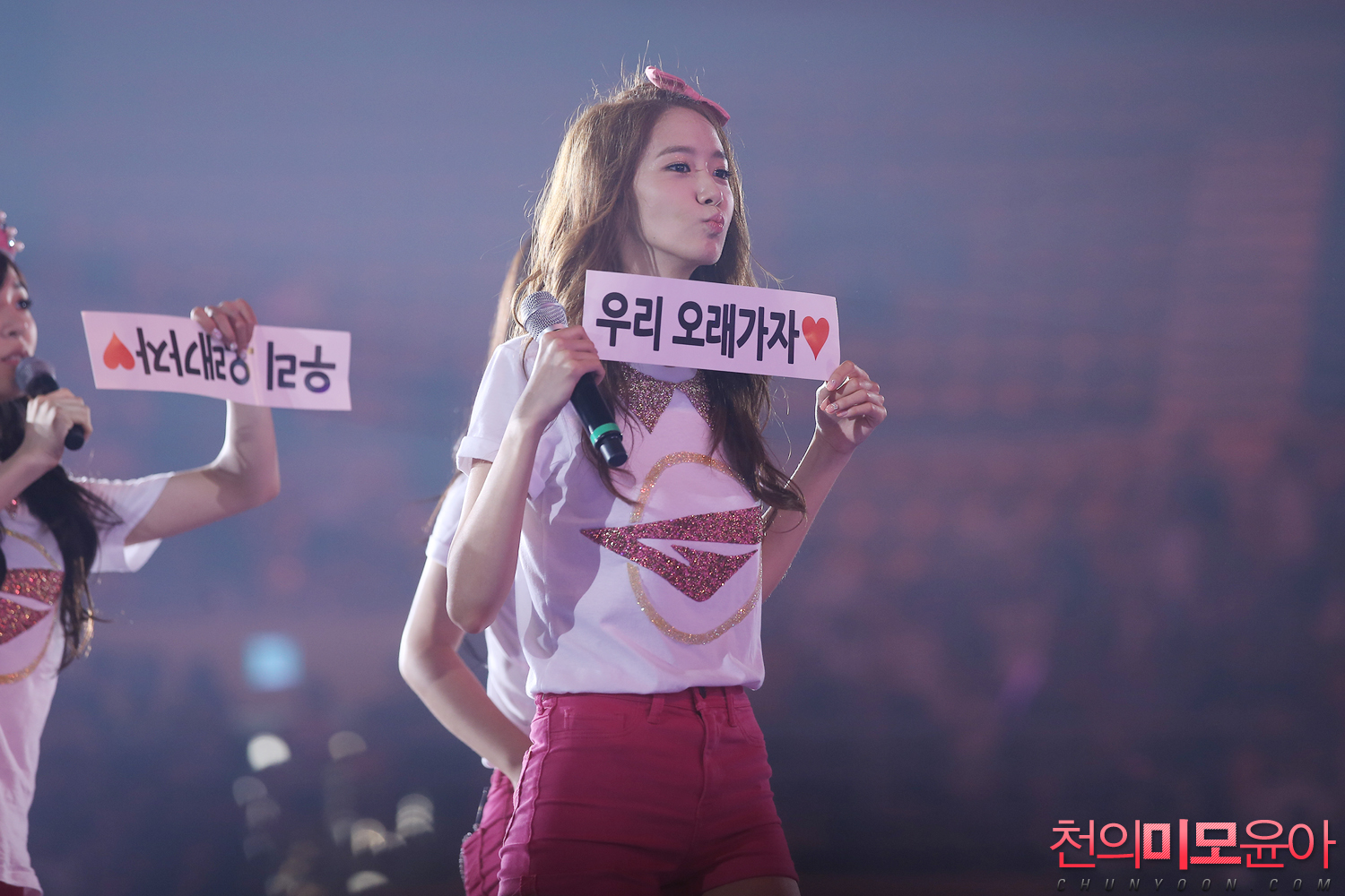 [PIC][08/09-06-2013]Hình ảnh mới nhất từ "2013 Girls' Generation's World Tour – Girls & Peace" tại Seoul, Hàn Quốc trong 2 ngày của SNSD + Selca từ hậu trường Concert của các thành viên và nhiều nghệ sĩ khác - Page 17 2354FD3952484ECC42344C