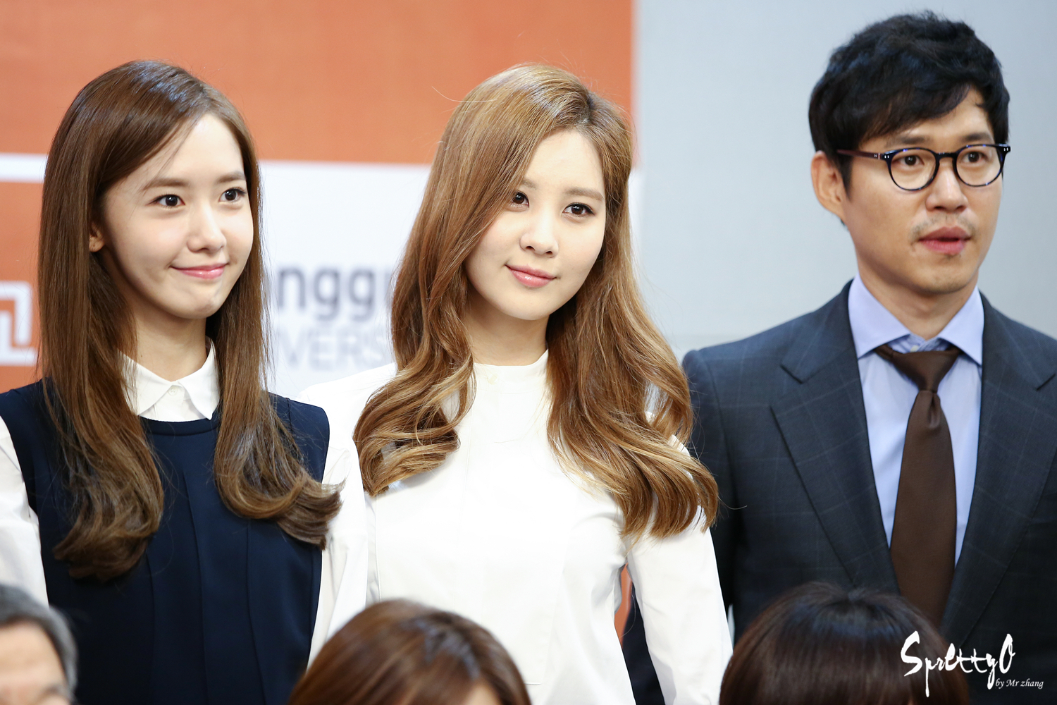 [PIC][17-09-2014]YoonA và SeoHyun tham dự Lễ bổ nhiệm Đại sứ cho trường ĐH Dongguk vào trưa nay 2477393B5419753A1BF564