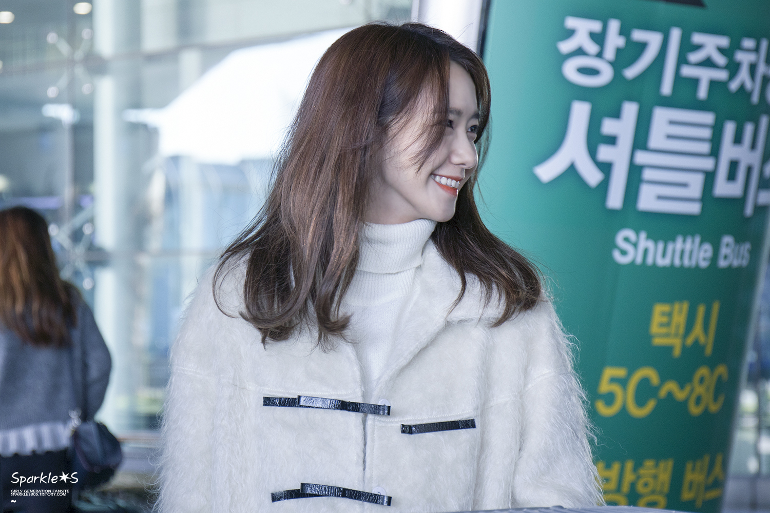 [PIC][15-12-2016]YoonA trở về Hàn Quốc vào sáng nay 2537DA41585BF6C902AFFA