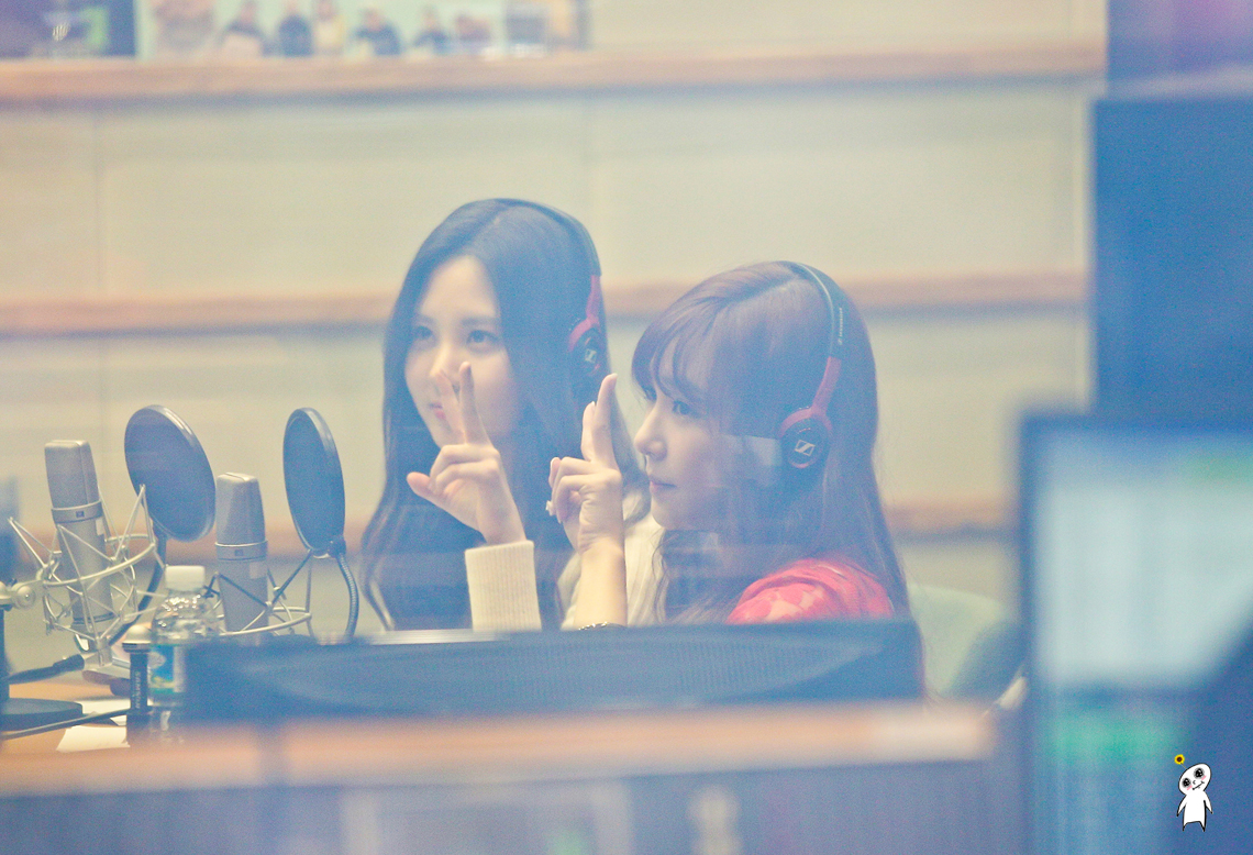 [PIC][29-10-2013]SeoHyun và Tiffany xuất hiện tại "KBS Cool FM Radio Jo JungChi & Harim 2 o'clock" vào trưa nay 2609713B5278466026D6C2