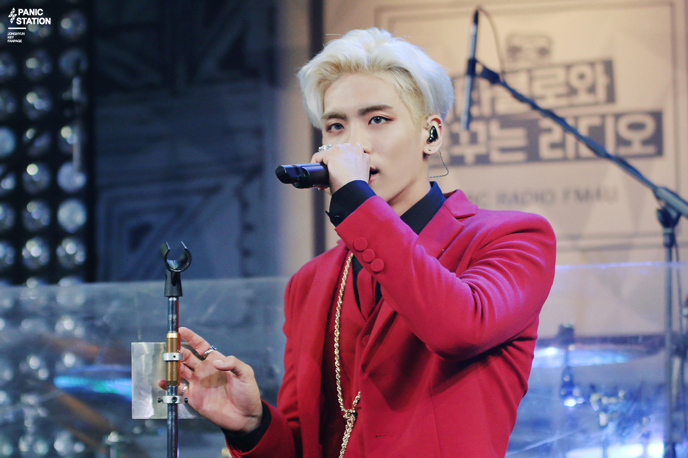 150811 Jonghyun @ 'Tablo's Dreaming Radio Concert.' 2627B24555FA83B1112AD4