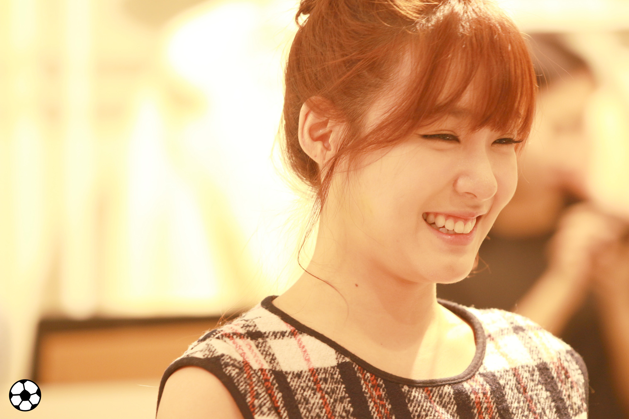 [PIC][28-11-2013]Tiffany ghé thăm cửa hàng "QUA" ở Hyundai Department Store vào trưa nay - Page 3 2652594F5298BA66260CA6