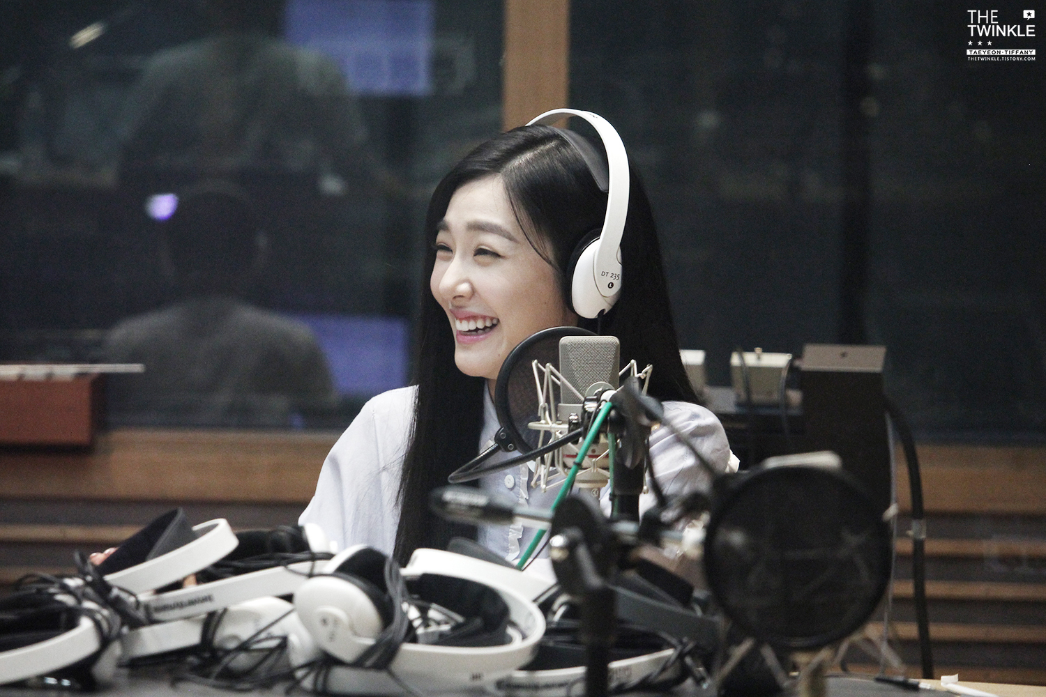 [OTHER][06-02-2015]Hình ảnh mới nhất từ DJ Sunny tại Radio MBC FM4U - "FM Date" - Page 19 27225337558EB2201106D4